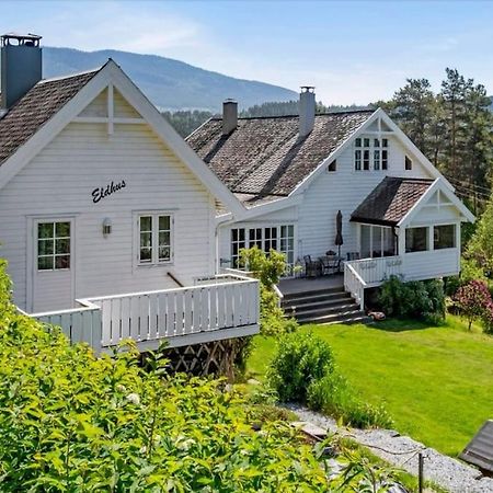 Villa Nydelig Lite Hus Med Egen Vedfyrt Baksteovn. Kaupanger Exterior foto