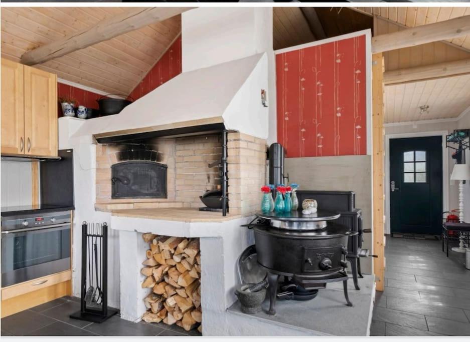 Villa Nydelig Lite Hus Med Egen Vedfyrt Baksteovn. Kaupanger Exterior foto