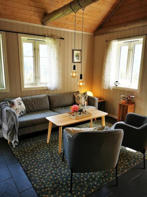Villa Nydelig Lite Hus Med Egen Vedfyrt Baksteovn. Kaupanger Exterior foto